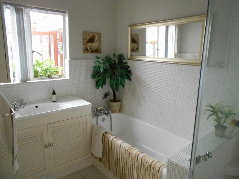 To Let 3 Bedroom Property for Rent in Bergvliet Western Cape